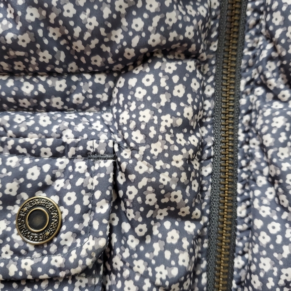 Gap Kids Floral Gray and White Puffer Vest Girls Size XS (4-5) - Picture 7 of 7